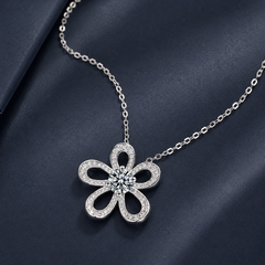 Moissanite Flower Necklace | Floral Pendant Necklace for Women – Luxury Sparkling Jewelry | AMBERÉA