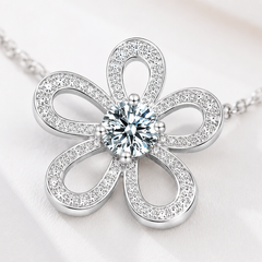 Moissanite Flower Necklace | Floral Pendant Necklace for Women – Luxury Sparkling Jewelry | AMBERÉA