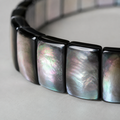 AMBERÉA Natural Black Mother of Pearl Bracelet | Elegant Shell Stretch Bracelet